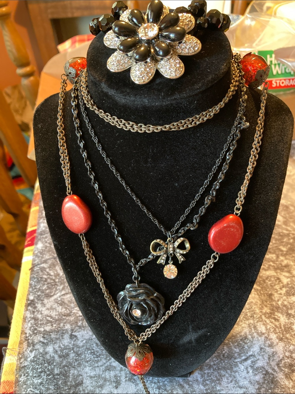 Elegant 3 Piece Dark Jewelry Set - Necklaces & Bracelet